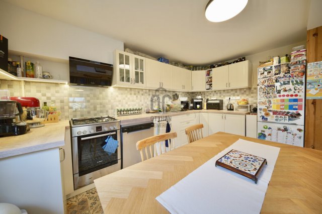 Eladó téglalakás, Budaörsön 135 M Ft, 4 szobás