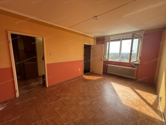 Eladó panellakás, Tatabányán 31.5 M Ft, 1+1 szobás