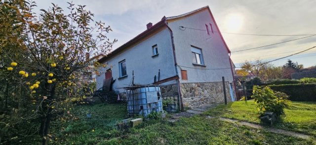 Eladó családi ház, Pécsett 49.9 M Ft, 5 szobás