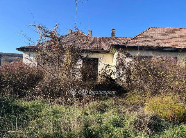 Eladó családi ház, Szekszárdon 28 M Ft, 2 szobás