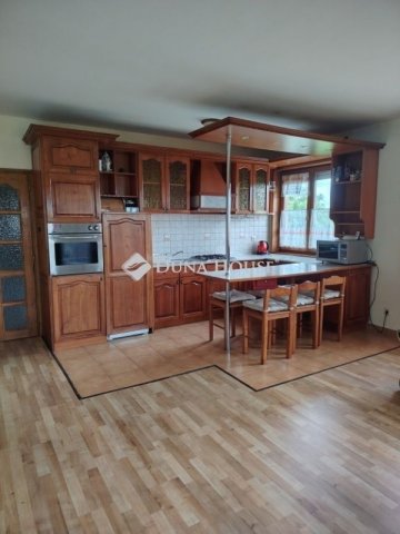 Eladó téglalakás, Dunaújvárosban 89 M Ft, 3 szobás
