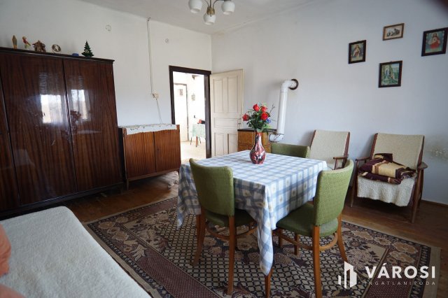 Eladó családi ház, Bucsután 8.9 M Ft, 3 szobás