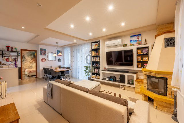 Eladó családi ház, Szigetszentmiklóson 119.9 M Ft, 6 szobás