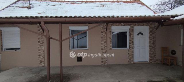 Eladó családi ház, Jászberényben 24.9 M Ft, 1+2 szobás