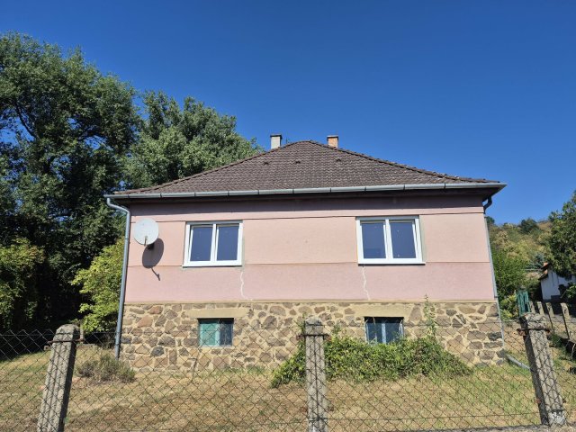 Eladó családi ház, Dorogházán 25 M Ft, 3 szobás