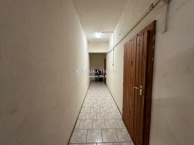 Eladó családi ház, Budapesten, XIV. kerületben 400 M Ft