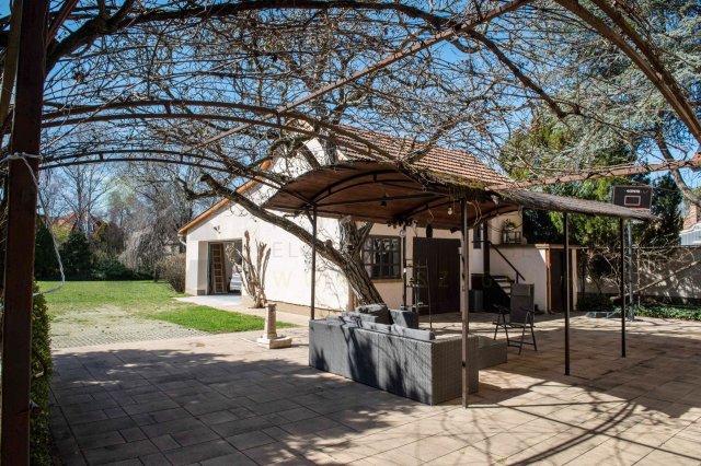 Eladó családi ház, Szegeden 209.9 M Ft, 5 szobás