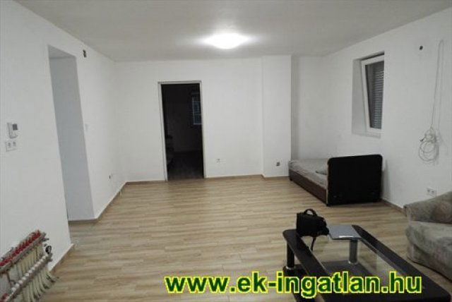 Eladó családi ház, Pusztaszabolcson 47 M Ft, 2 szobás