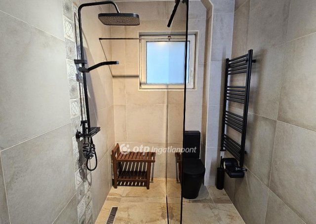 Eladó családi ház, Velencén 165 M Ft, 5 szobás