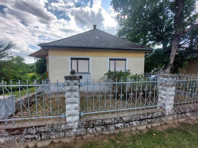 Eladó családi ház, Szalaszenden 15 M Ft, 3 szobás