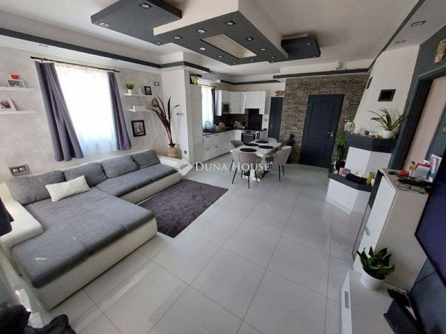 Eladó családi ház, Székesfehérvárott 119.9 M Ft, 5 szobás