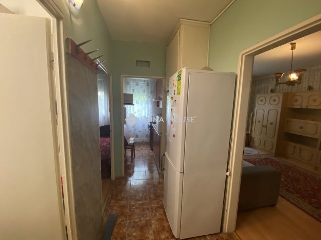 Eladó panellakás, Pécsett 33 M Ft, 2 szobás