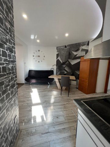 Kiadó téglalakás, albérlet, Pécsett 250 E Ft / hó, 3 szobás