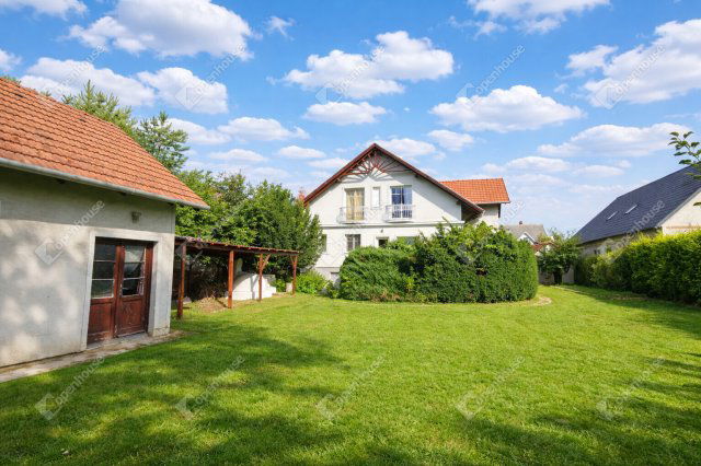 Eladó családi ház, Székesfehérvárott 149.9 M Ft, 5 szobás