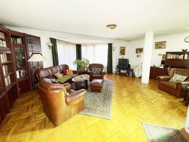 Eladó családi ház, Budaörsön 195 M Ft, 5 szobás