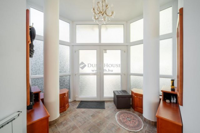 Eladó családi ház, Budapesten, II. kerületben 371.45 M Ft