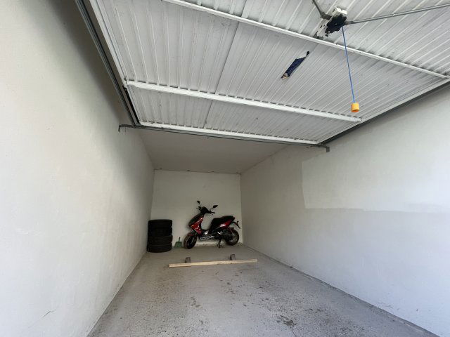 Eladó garázs, Dombóváron, Hunyadi téren 4.9 M Ft