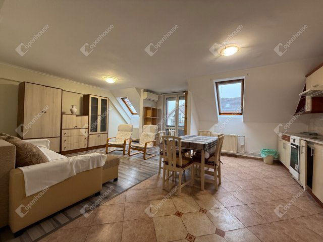 Eladó téglalakás, Siófokon 64.9 M Ft, 3 szobás