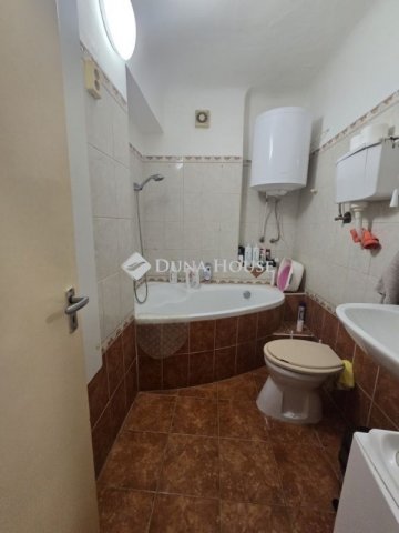 Eladó sorház, Pécsett 32.9 M Ft, 1 szobás / költözzbe.hu