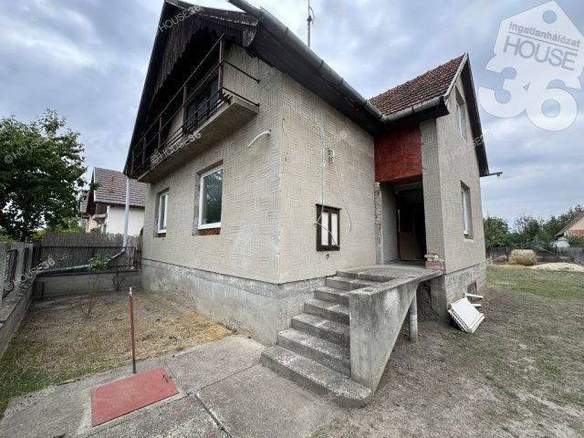 Eladó családi ház, Kiskunfélegyházán 39.9 M Ft, 2 szobás