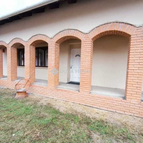 Eladó családi ház, Sándorfalván 110 M Ft, 4 szobás
