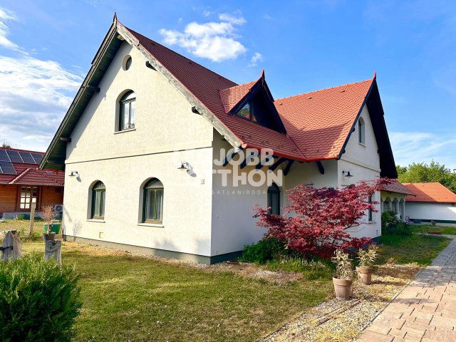 Eladó családi ház, Cegléden 145 M Ft, 4 szobás