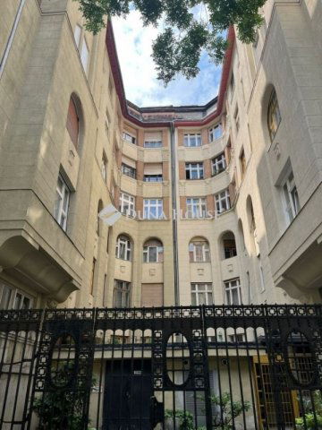 Eladó téglalakás, Budapesten, V. kerületben 129 M Ft, 2 szobás