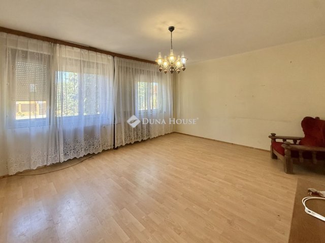 Eladó ikerház, Százhalombattán 89.9 M Ft, 3 szobás