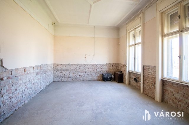 Eladó iroda, Orosházán 41.9 M Ft, 6 szobás