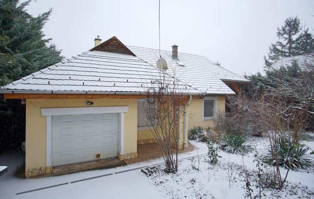 Eladó családi ház, Pomázon 119.9 M Ft, 3 szobás