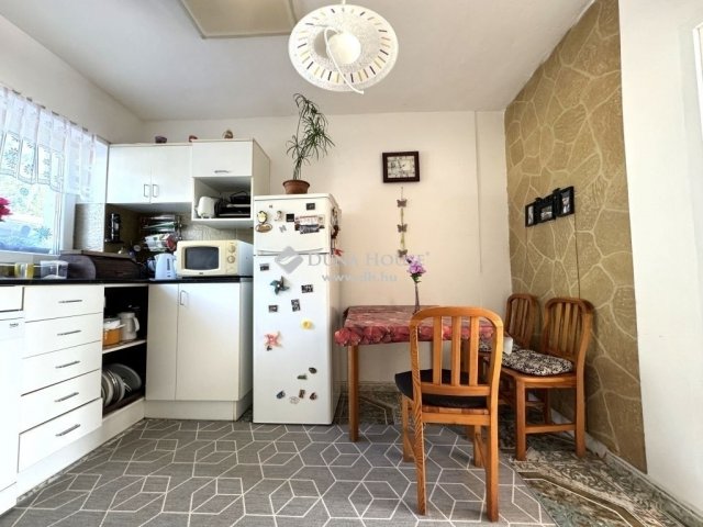 Eladó családi ház, Szentendrén 99.999 M Ft, 4 szobás