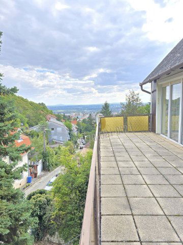 Eladó családi ház, Pécsett 185 M Ft, 7 szobás