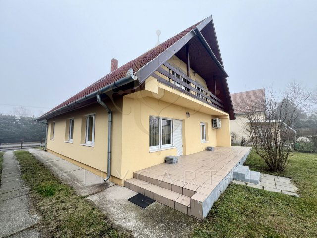 Eladó téglalakás, Balatonlelleén 129.999 M Ft, 4+2 szobás