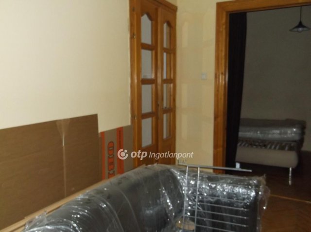 Eladó családi ház, Gyöngyösön 39.9 M Ft, 1 szobás