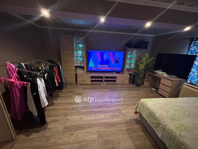 Eladó családi ház, Bárándon 15 M Ft, 2 szobás