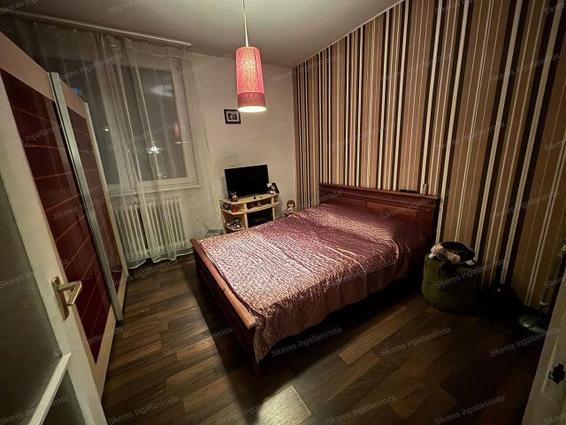 Eladó téglalakás, Oroszlányban 33.9 M Ft, 2+1 szobás