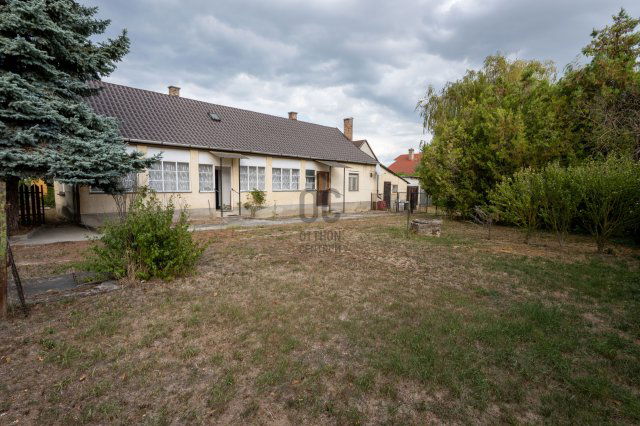 Eladó családi ház, Csákváron 35 M Ft, 3 szobás