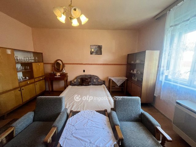 Eladó családi ház, Jászapátiban 8.5 M Ft, 2 szobás