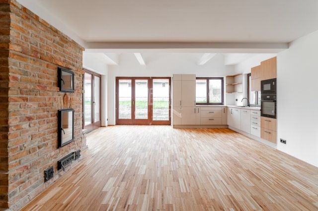 Eladó családi ház, Káptalantótin 239 M Ft, 6+1 szobás