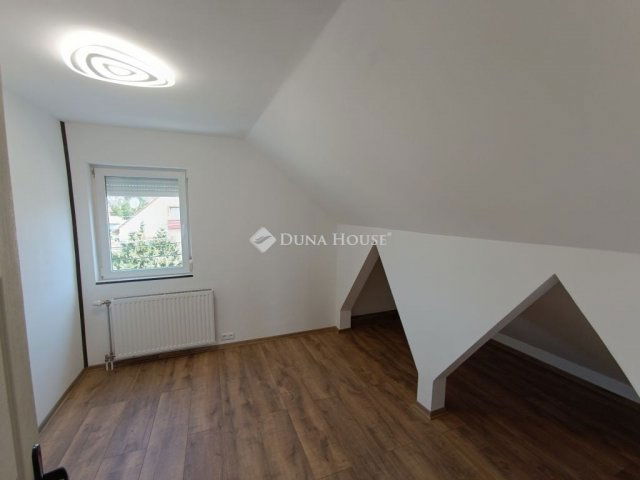 Eladó családi ház, Kecskeméten 89.9 M Ft, 5 szobás