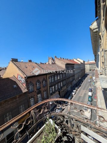 Eladó téglalakás, Budapesten, VI. kerületben, Nagymező utcában