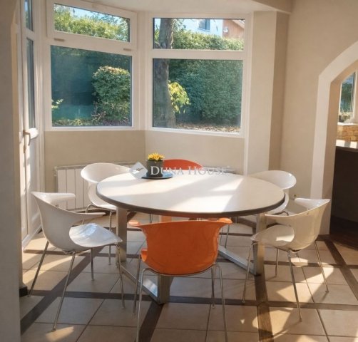 Eladó családi ház, Solymáron 299 M Ft, 7+1 szobás