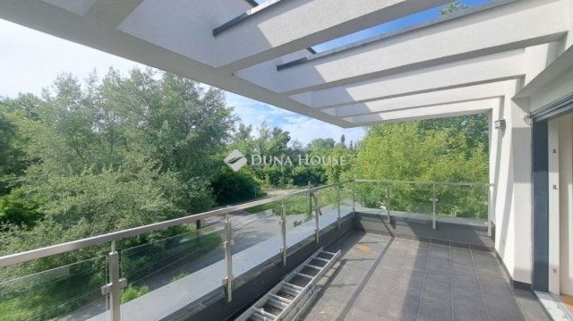 Eladó téglalakás, Budapesten, III. kerületben 200 M Ft, 6 szobás