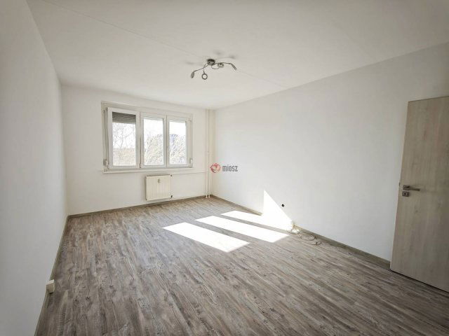 Eladó panellakás, Szegeden 62.4 M Ft, 3 szobás