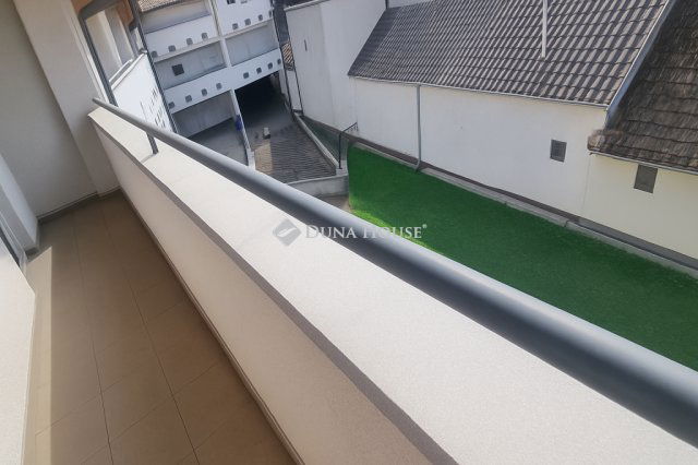 Kiadó téglalakás, albérlet, Debrecenben 250 E Ft / hó, 3 szobás