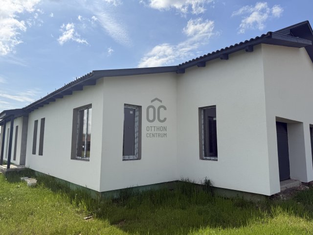 Eladó ikerház, Nyíregyházán 80 M Ft, 4 szobás