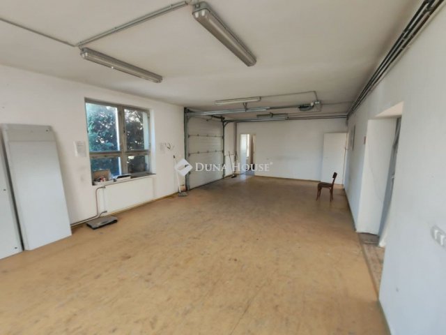 Eladó iroda, Lábatlanon 130 M Ft / költözzbe.hu
