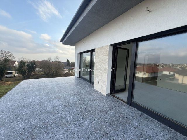 Eladó ikerház, Érden 179.9 M Ft, 5 szobás / költözzbe.hu