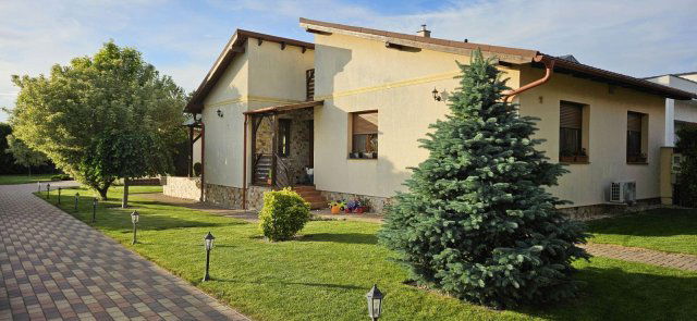 Kiadó családi ház, albérlet, Szomódon 390 E Ft / hó, 4 szobás