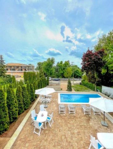 Eladó családi ház, Balatonfüreden 720 M Ft, 11 szobás